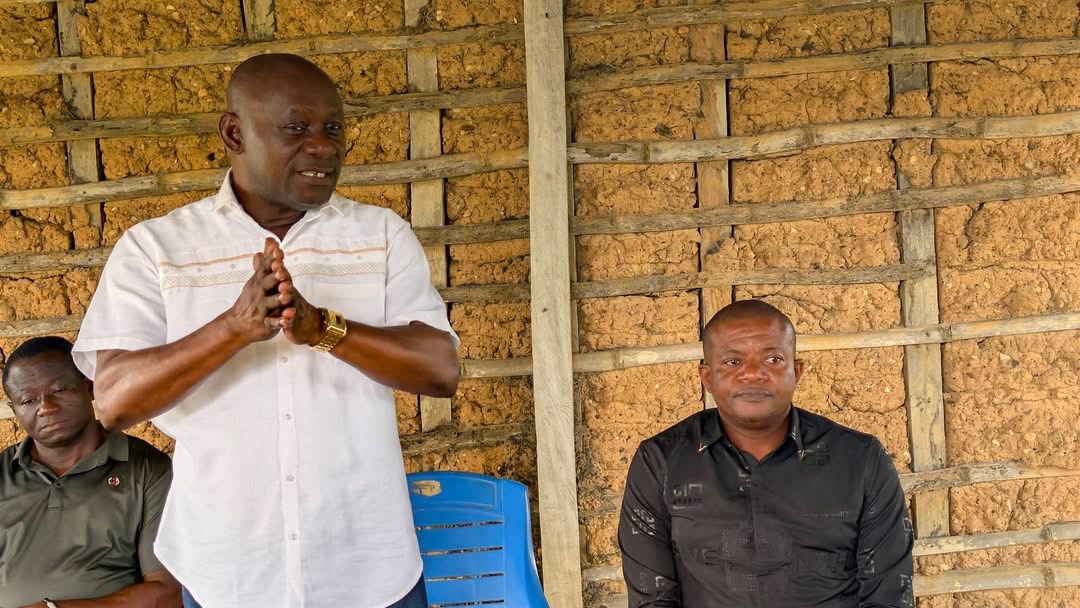 Community Engagement at Ɛduane Kyɛn Sika and Sumaaho